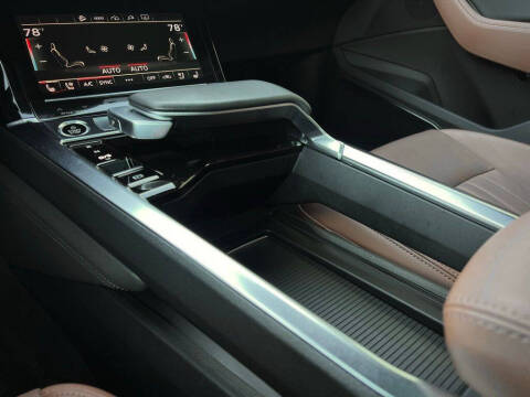 2023 Audi e-tron quattro Premium Plus