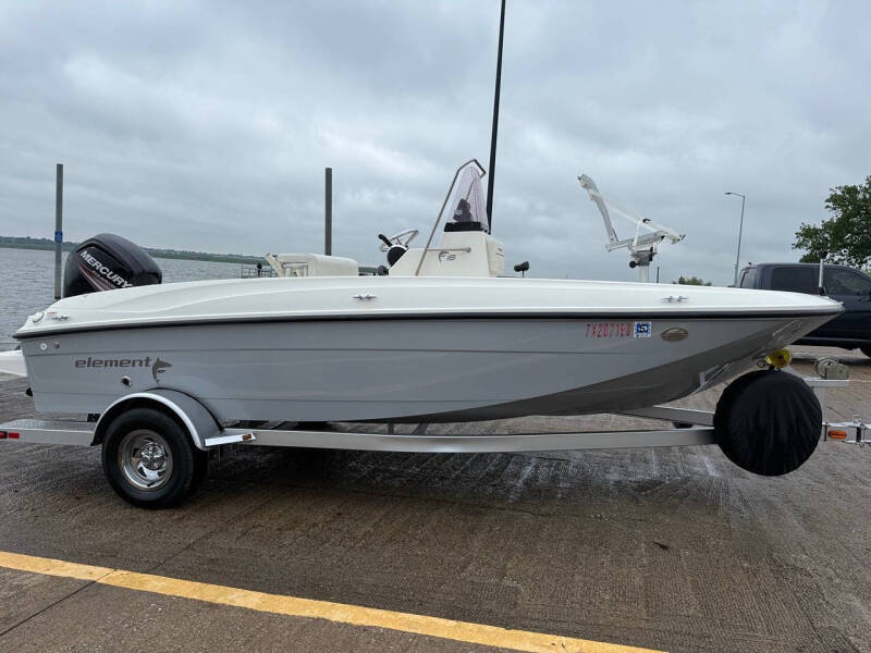 2019 Bayliner Element F18