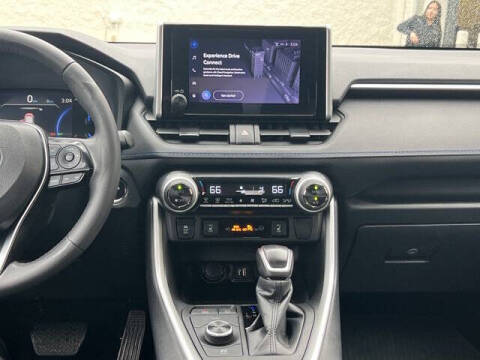 2023 Toyota RAV4 Hybrid SE