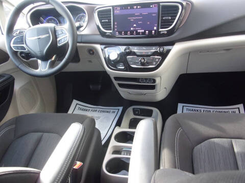 2024 Chrysler Voyager LX