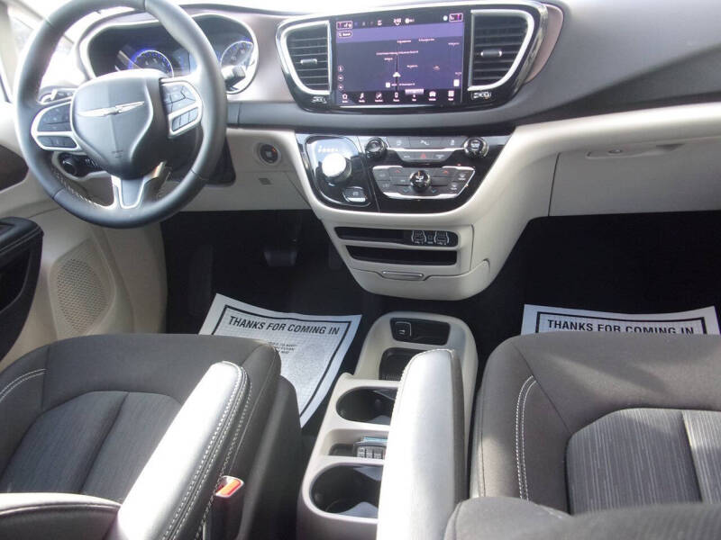 2024 Chrysler Voyager LX