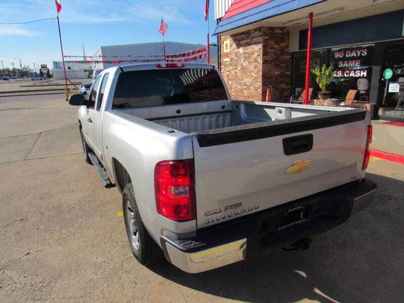 2011 Chevrolet Silverado 1500 LS photo 4