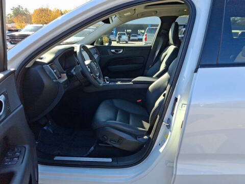 2024 Volvo XC60 B5 Plus Dark Theme