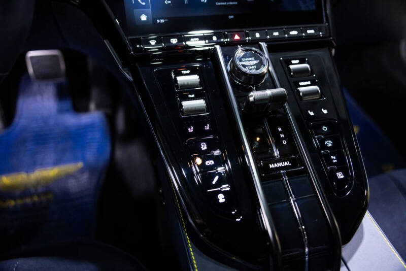 2025 Aston Martin Vantage