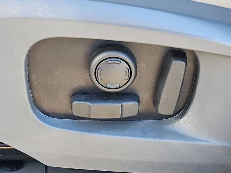 2020 Land Rover Defender 110 SE