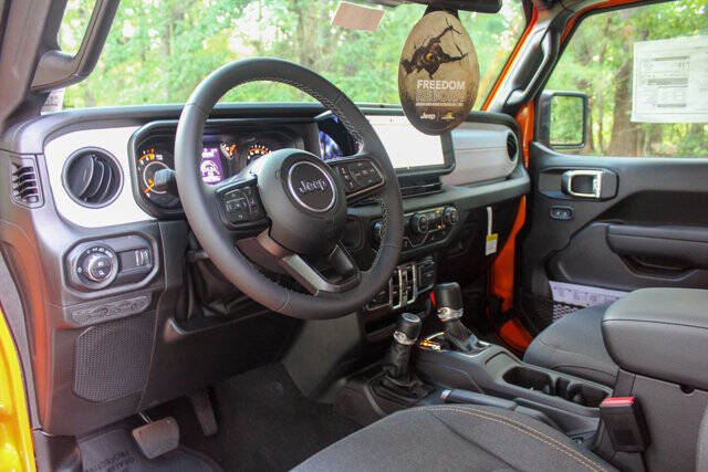 2025 Jeep Gladiator Sport S