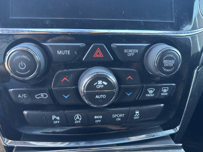 2019 Jeep Grand Cherokee Laredo