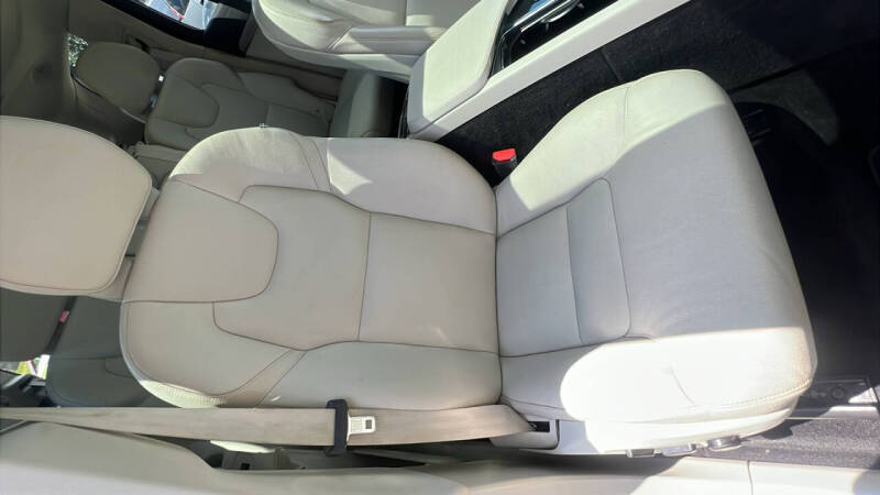 2023 Volvo XC90 B5 Core