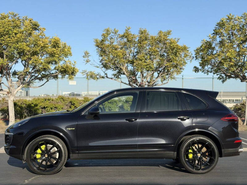 2017 Porsche Cayenne S E-Hybrid Platinum Edition