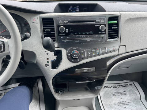 2014 Toyota Sienna LE 8-Passenger