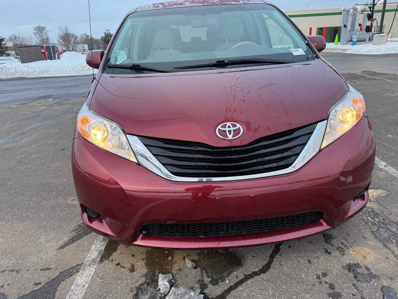 2014 Toyota Sienna LE 8-Passenger