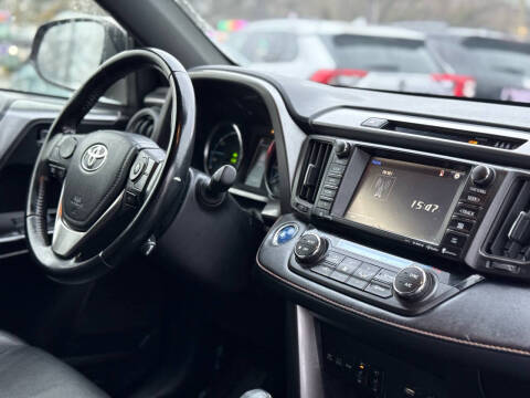 2018 Toyota RAV4 Hybrid SE