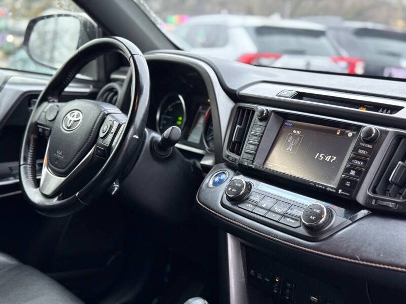 2018 Toyota RAV4 Hybrid SE