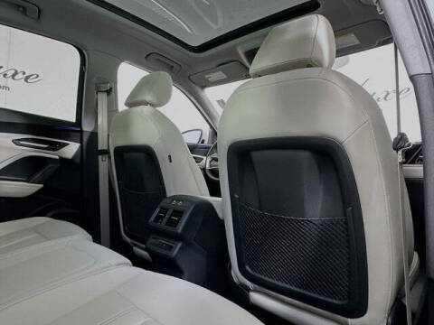 2025 Audi Q5 quattro Premium TFSI