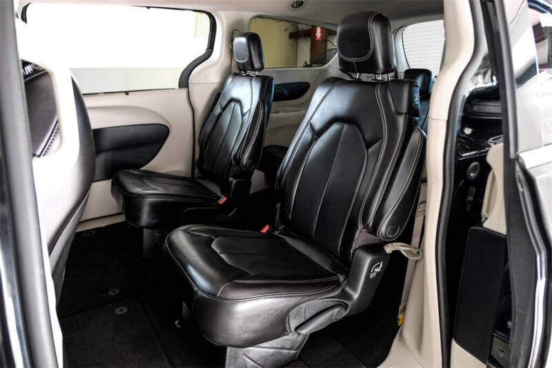 2020 Chrysler Voyager LXi