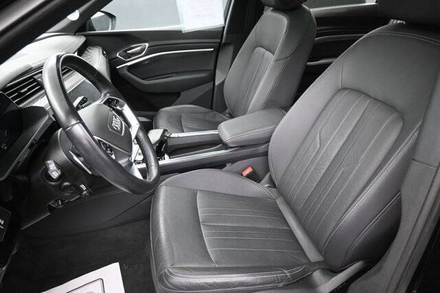 2022 Audi e-tron quattro Premium Plus