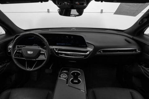 2024 Cadillac LYRIQ Luxury 3