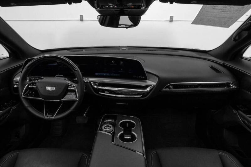 2024 Cadillac LYRIQ Luxury 3