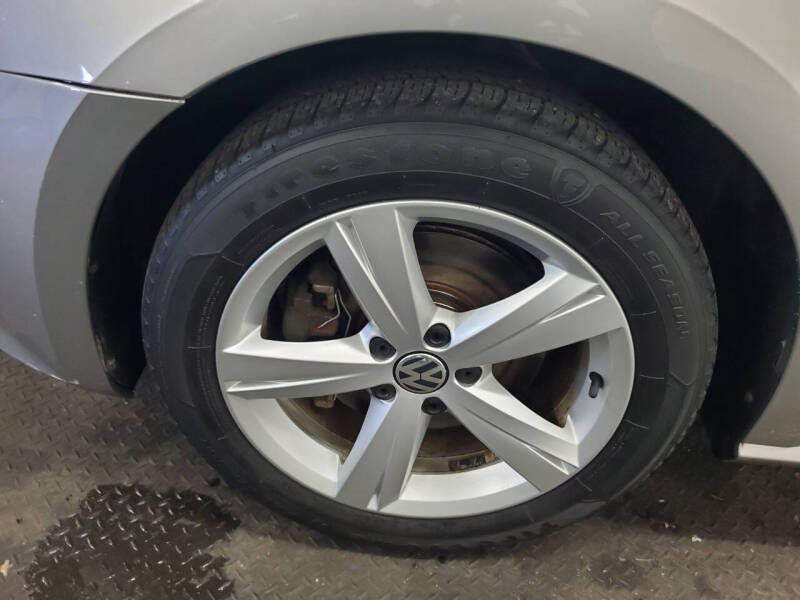 2014 Volkswagen Passat 1.8T SE