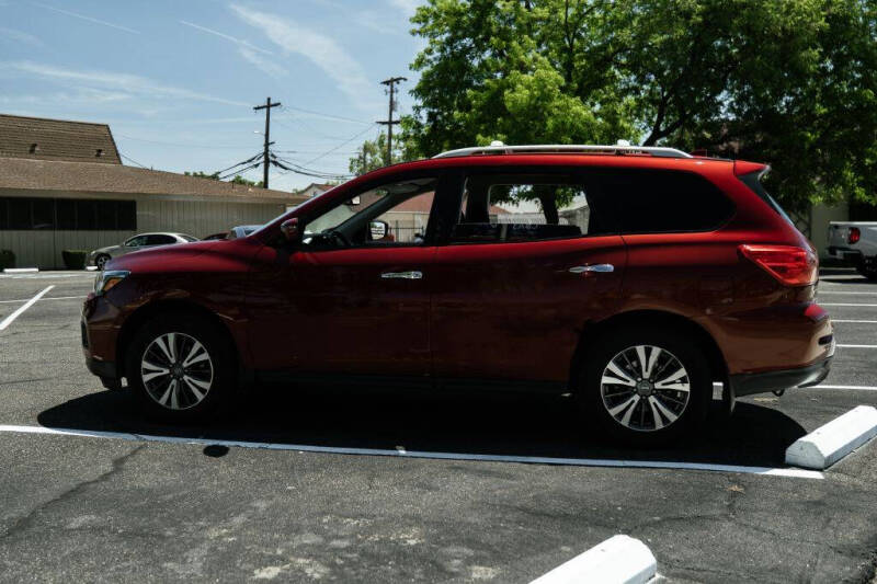 2020 Nissan Pathfinder SV