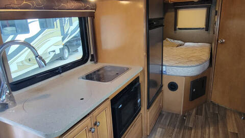 2017 Thor Motor Coach SYNERGY  CB24