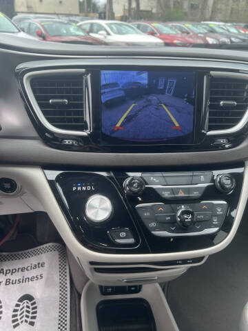 2017 Chrysler Pacifica Touring-L