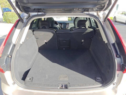 2025 Volvo XC60 B5 Core Dark Theme