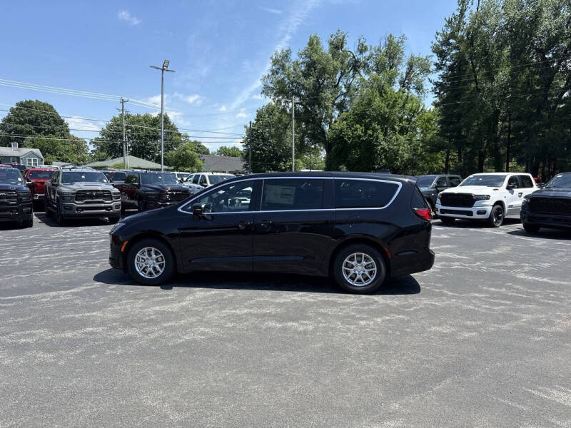 2027 Chrysler Pacifica Select