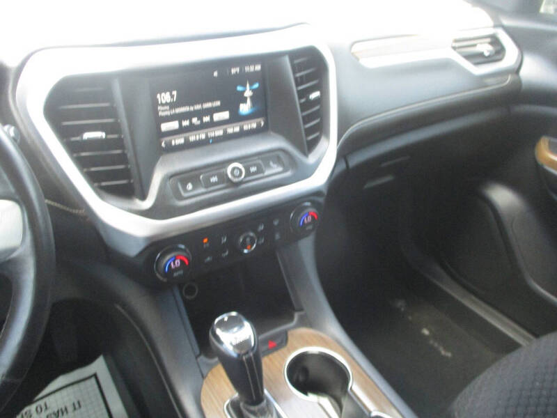 2017 GMC Acadia SLE-1