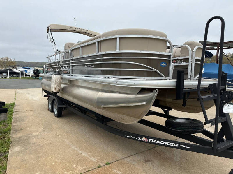 2023 Tracker Sport Fish 22 DLX