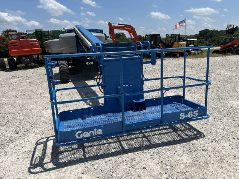 2017 Genie 65' Manlift