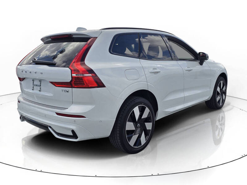 2025 Volvo XC60 T8 Plus Dark Theme