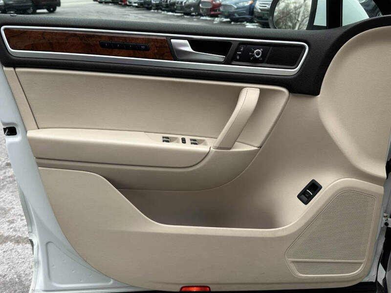 2013 Volkswagen Touareg VR6 Sport