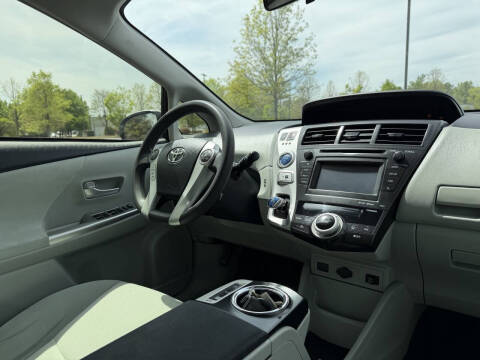 2013 Toyota Prius v Five