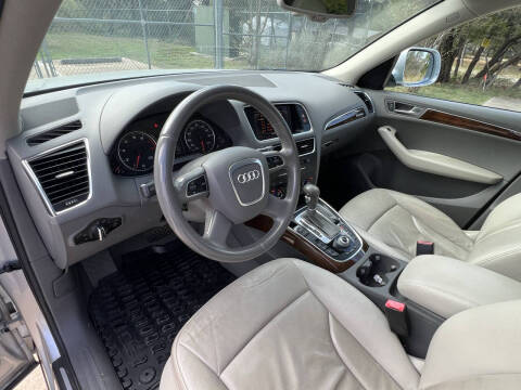 2011 Audi Q5 2.0T quattro Premium Plus