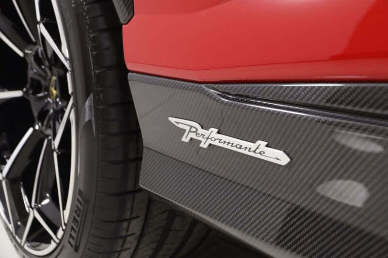 2024 Lamborghini Urus Performante