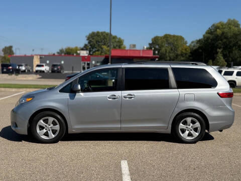 2017 Toyota Sienna LE 8-Passenger