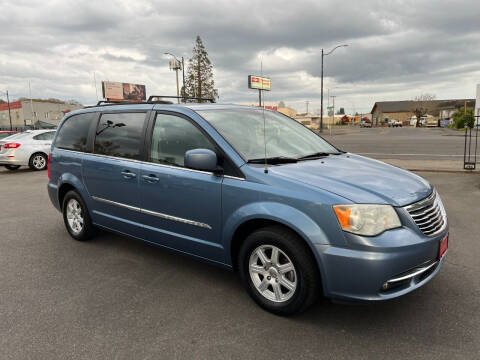 2012 Chrysler Town and Country for sale at Sinaloa Auto Sales in Salem OR