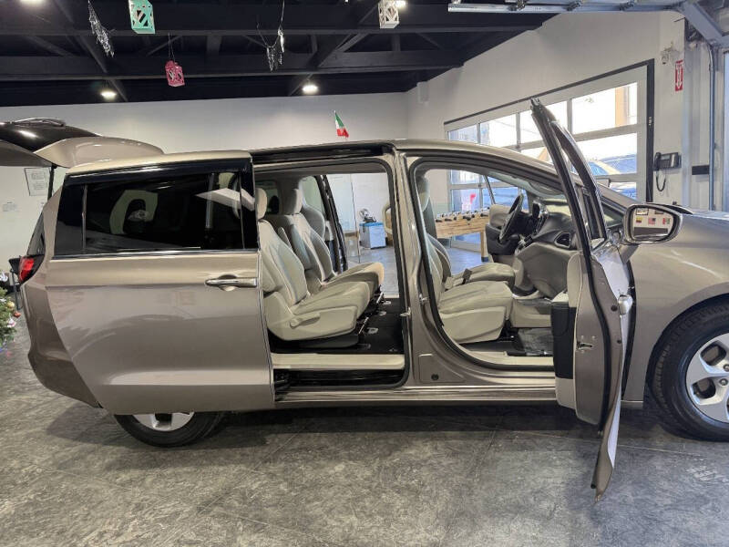 2018 Chrysler Pacifica Hybrid Touring Plus