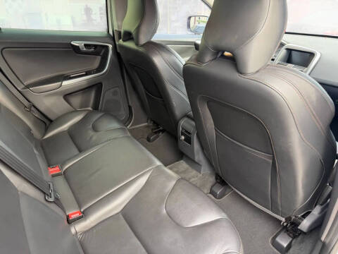 2017 Volvo XC60 T5 Dynamic
