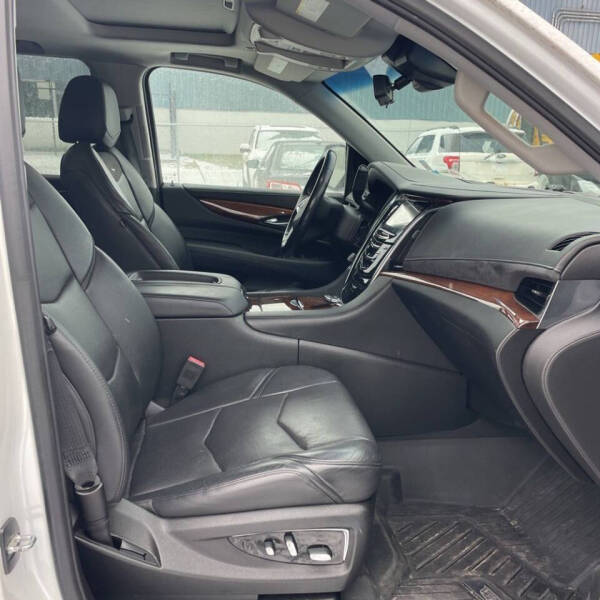 2018 Cadillac Escalade Luxury