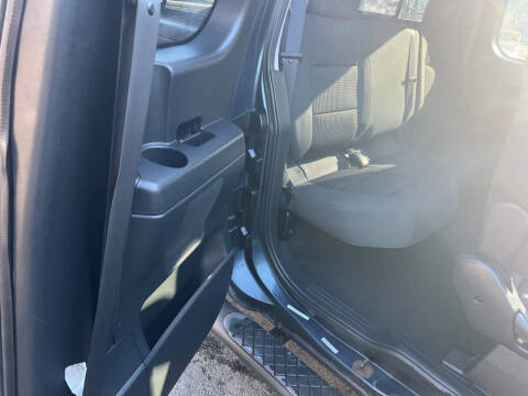 2014 Nissan Titan SV