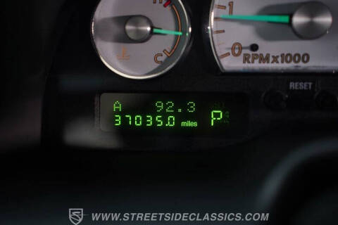 2005 Ford Thunderbird Deluxe