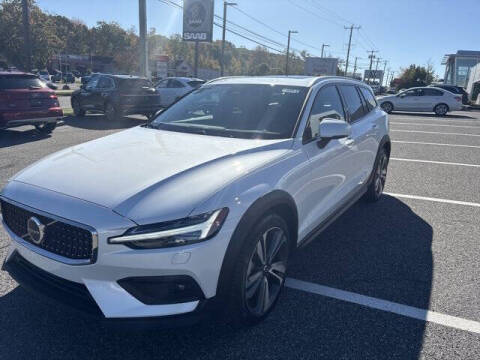 2025 Volvo V60 Cross Country B5 Plus
