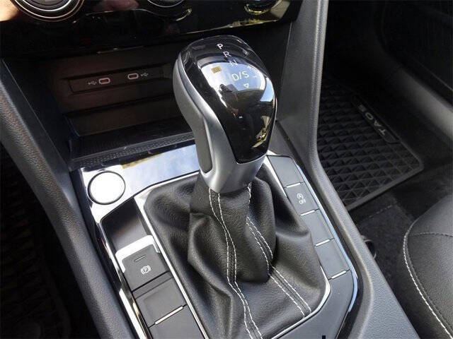 2024 Volkswagen Taos SE 4Motion