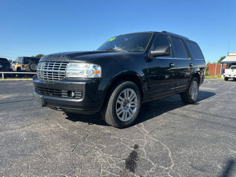 2013 Lincoln Navigator for sale at AJOULY AUTO SALES in Moore OK