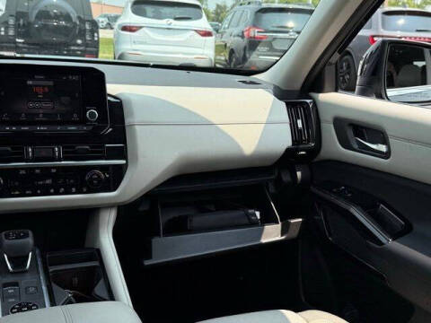 2022 Nissan Pathfinder SV