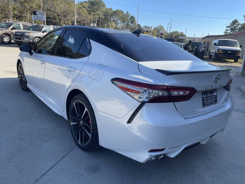 2019 Toyota Camry XSE photo 4