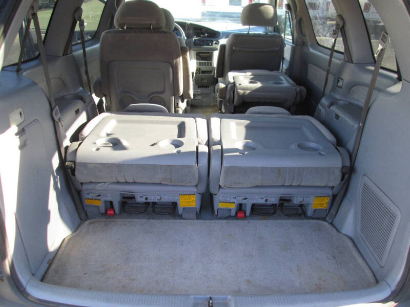 2002 Toyota Sienna LE photo 16