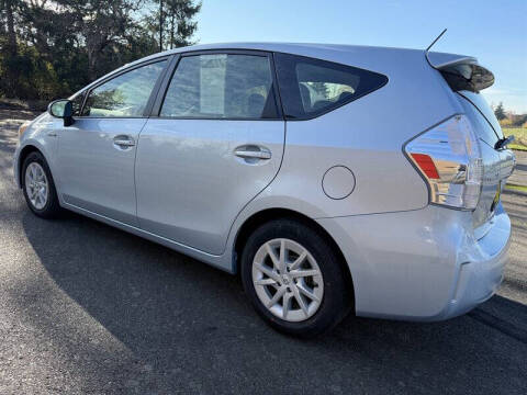 2014 Toyota Prius v Two